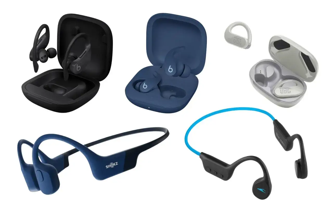 Plusieurs casques audio sans fil, parfaits pour courir avec un casque, sont présentés : noirs, bleus, blancs et gris.